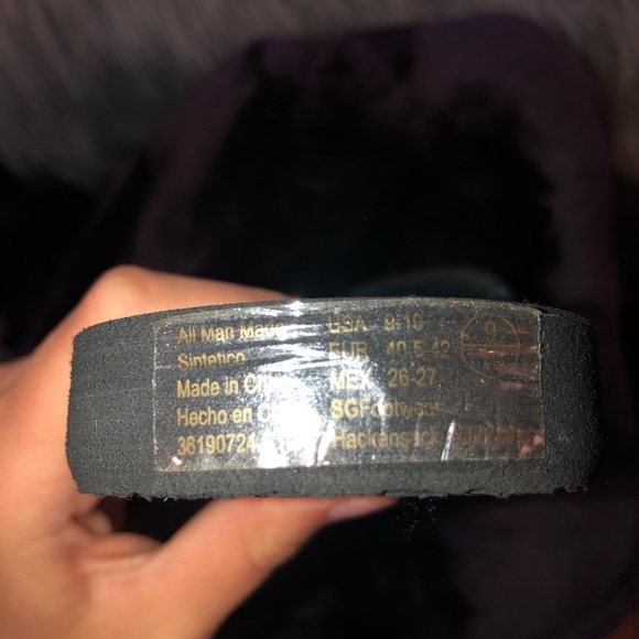 black flip flops - Picture 2 of 3